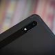 La tablet cuenta con una lente principal de 13MP y una gran angular de 6MP. La cámra selfie es de 13 MP.